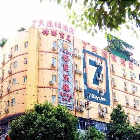 7 Days Inn Chengdu Kuanzhai Alley Huapaifang Metro Station Extérieur photo